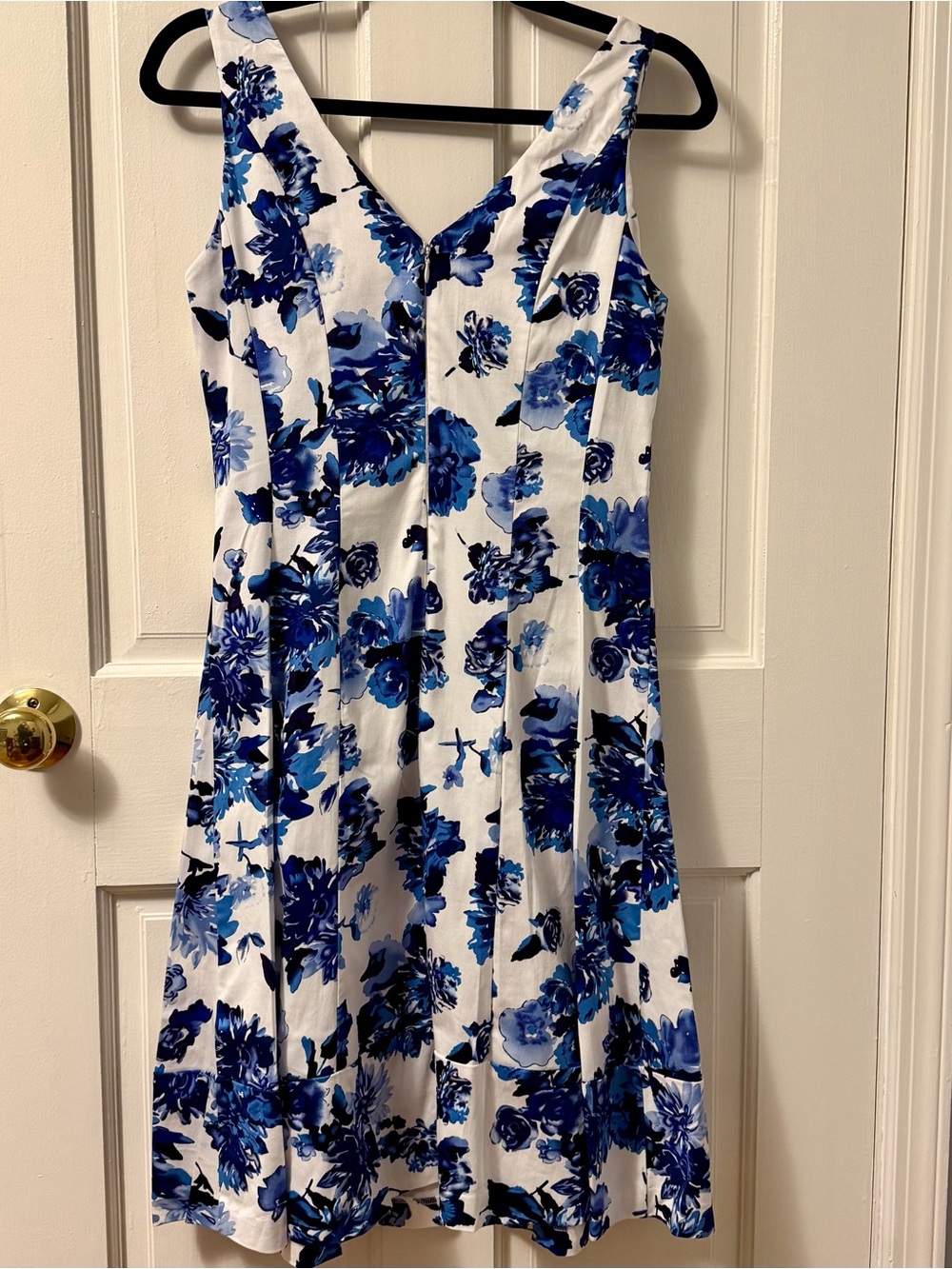 Chaps Women’s Blue and White Floral Cotton Fit and Flare Sleeveless Dress, 6 - Picture 2 of 7